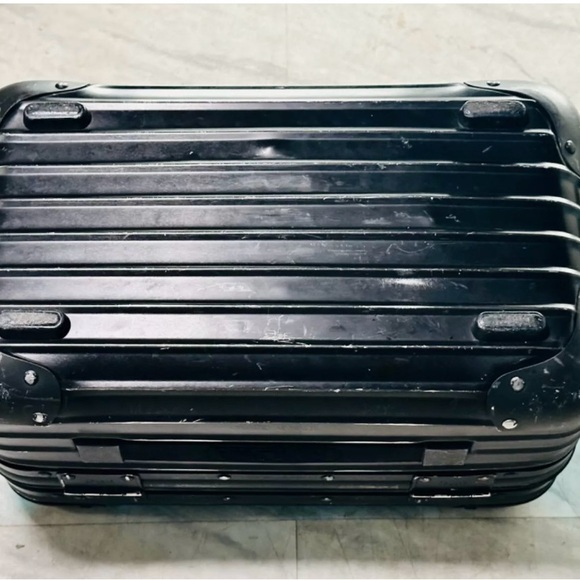 RIMOWA STEALTH ALUMINUM BEAUTY CASE TOPAS BLACK - Picture 6 of 10